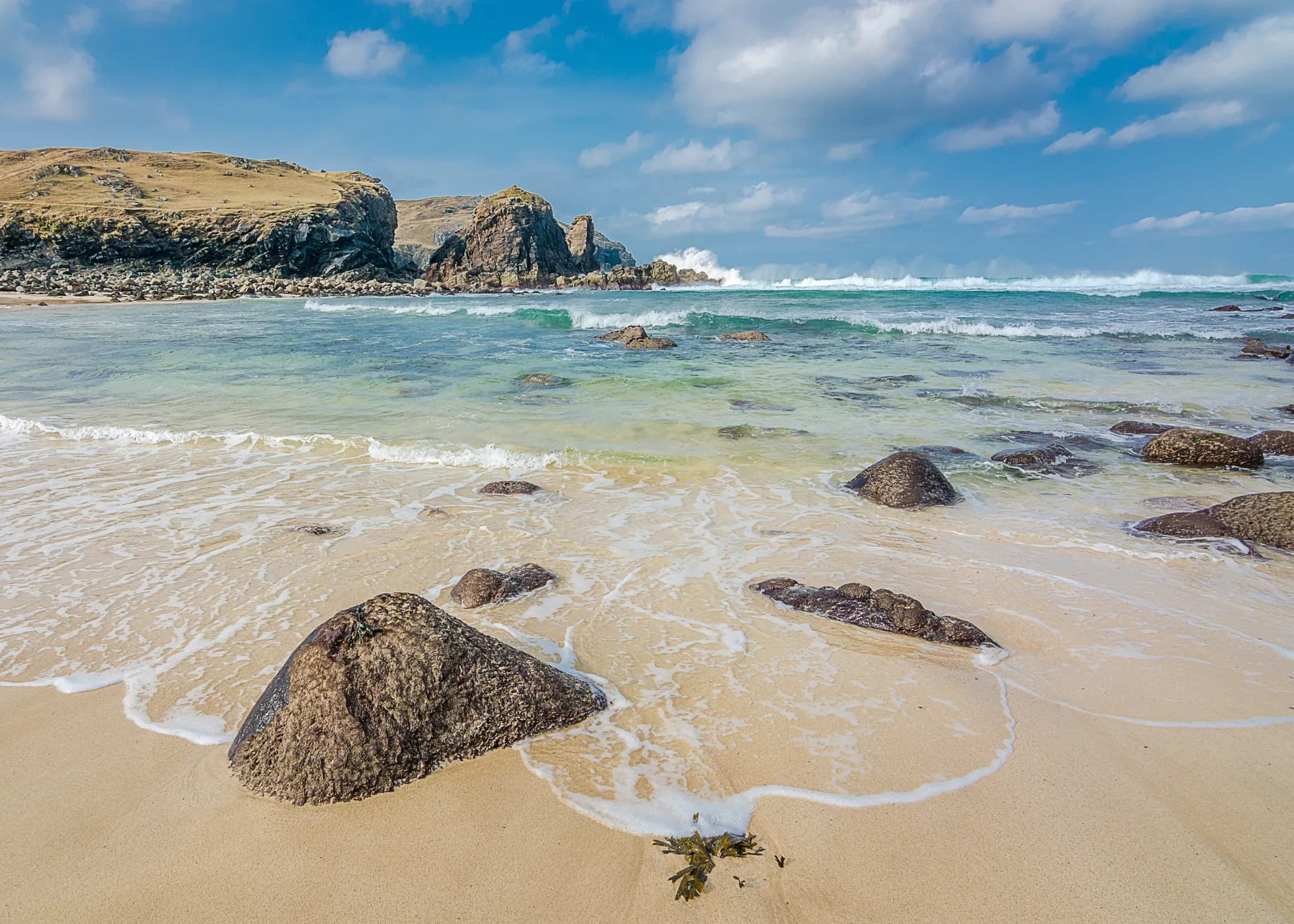 Chris Combe, “Dalbeg Beach (13567832225).jpg”, CC BY 2.0 · 29 March 2014
